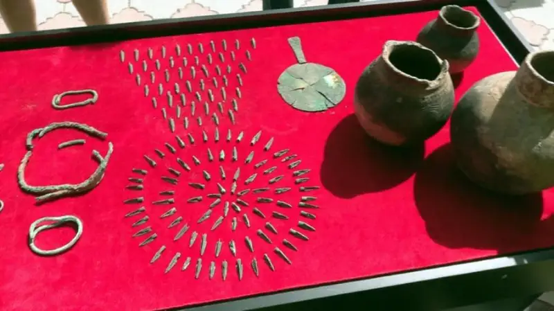 阿特劳州出土公元前2世纪萨克人黄金文物