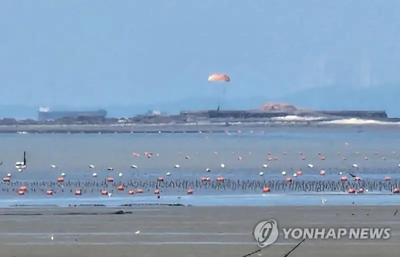 韩空军一架F-4E战机坠落 两名飞行员成功逃生