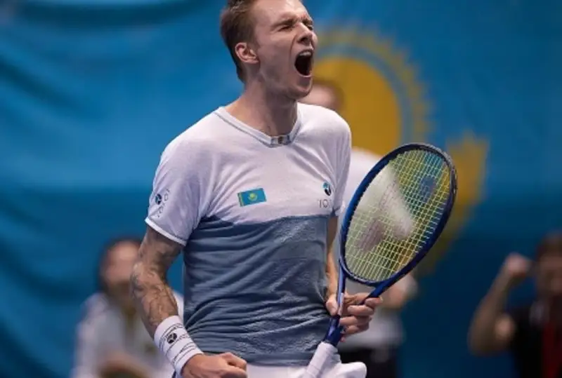 Лучший теннисист Казахстана с победы стартовал на Уимблдоне