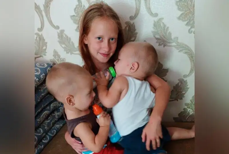 Девочка вытащила из огня годовалых близнецов в Шымкенте