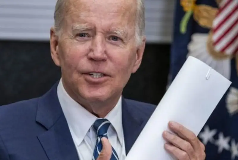 АҚШ президенти коронавирус юқтирди