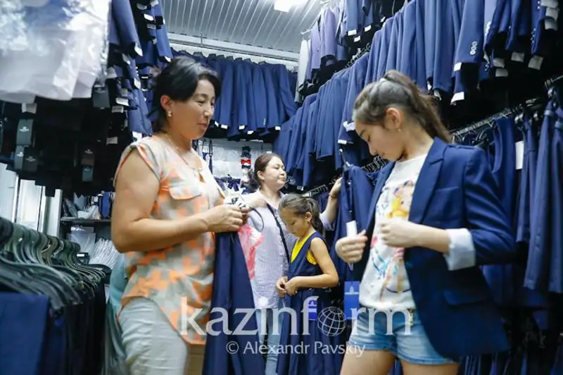 الماتىدا مەكتەپ فورماسى قويۋ كوك ءتۇستى بولادى