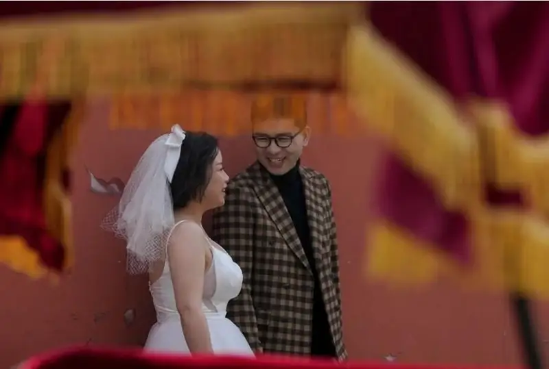 Хитойда никоҳлар ва туғилиш даражаси кескин пасайиб кетди