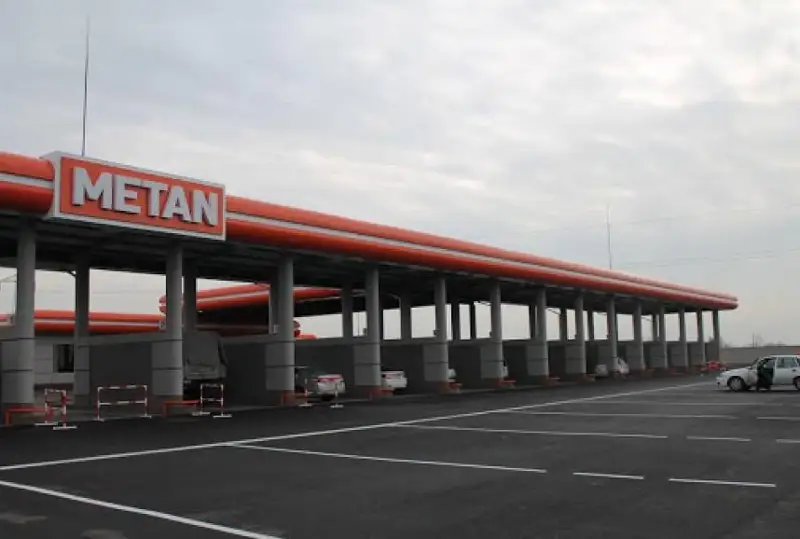 Tashkentte avtokólikterge «gaz quıý beketteri» ýaqytsha jabyldy
