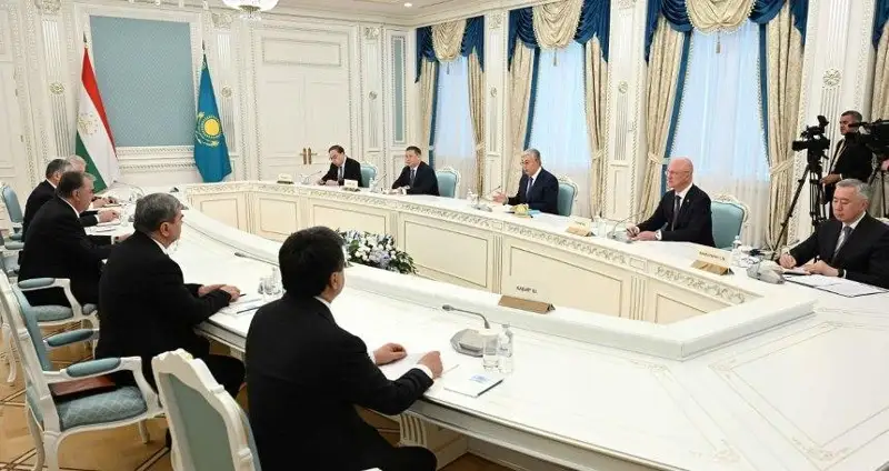 Қозоғистон ва Тожикистон Президентлари тор доирада музокара ўтказди