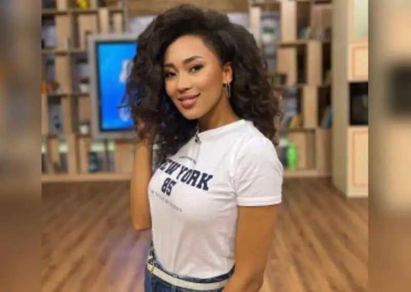 افريكالىق قىز قازاق ءتىلىن ءوز ەركىمەن ۇيرەنىپ الدى