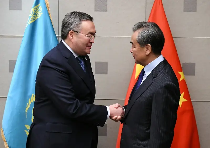 特列吾别尔德会见中国外交部长王毅