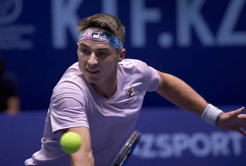 Казахстанец победил полуфиналиста Уимблдона