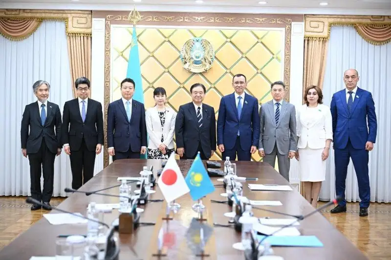 Маулен Ашимбаев Тошиаки Эндо билан учрашди