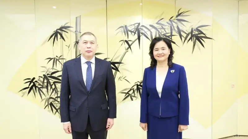 哈萨克斯坦驻华大使会见中国国家中医药管理局副局长