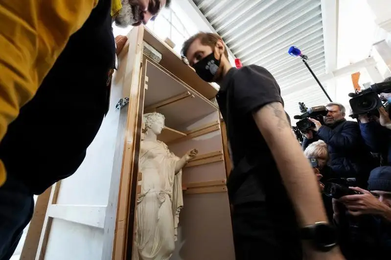 42 миллион еврога баҳоланган санъат асарлари  Финляндиядан Эрмитажга қайтарилди