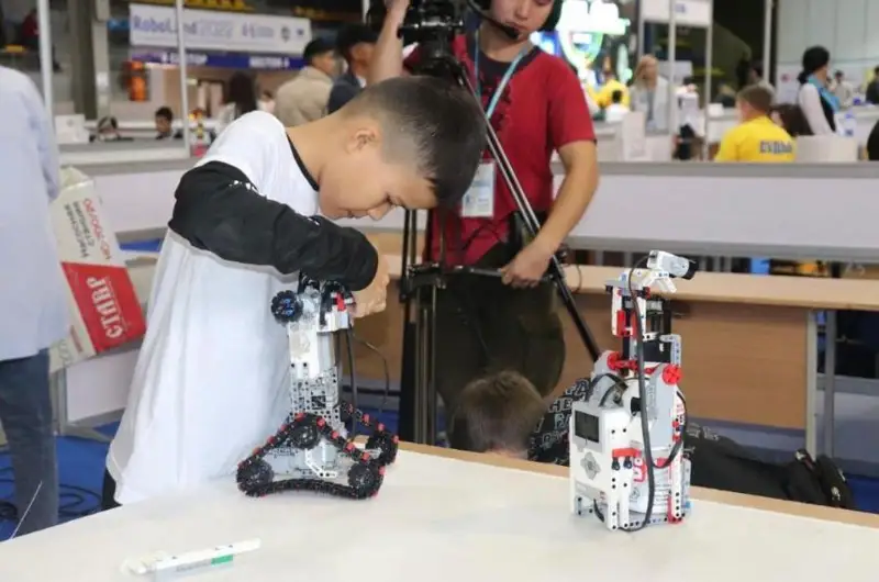 «ROBOLAND-2022»: Ақтаулик ўқувчилар халқаро танловда ғолиб чиқди