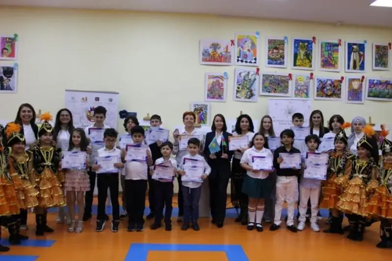 Озарбайжонлик мактаб ўқувчиларига Қозоғистон мукофотлари топширилди