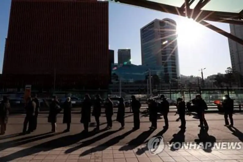 Кореяда янги антирекорд: Бир кунда 170 минг кишида коронавирус аниқланди