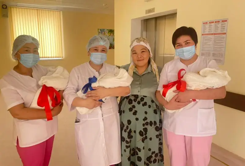 شىمكەنتتە بەس بالانىڭ اناسى دۇنيەگە ۇشەم اكەلدى