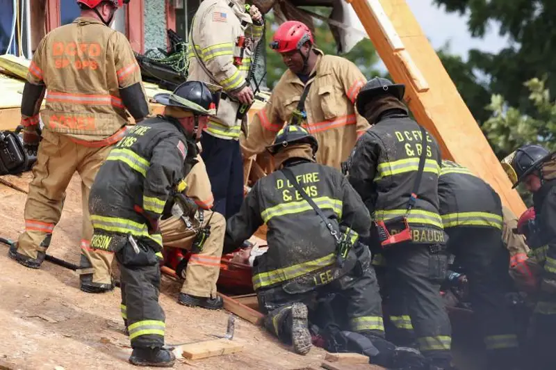 АҚШда 12 қаватли бино қулаб тушиб, бир неча киши вайроналар остида қолди