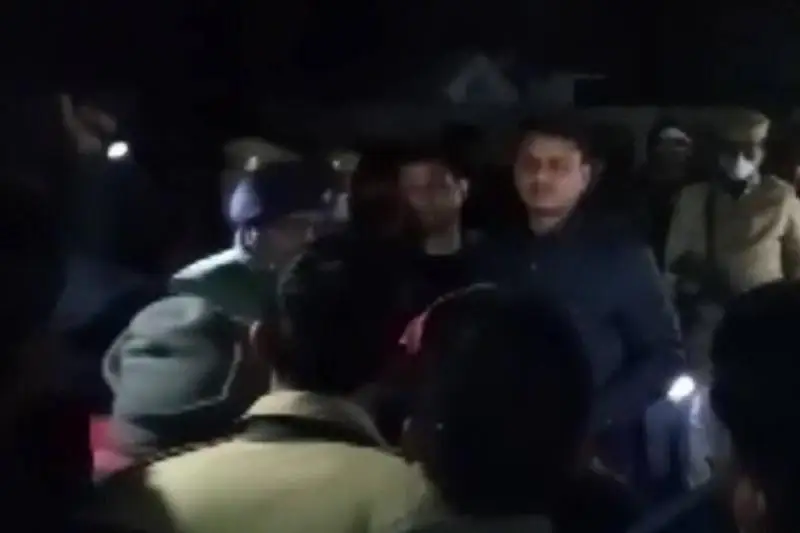 ءۇندىستاندا 13 ايەل قۇدىققا قۇلاپ، مەرت بولدى