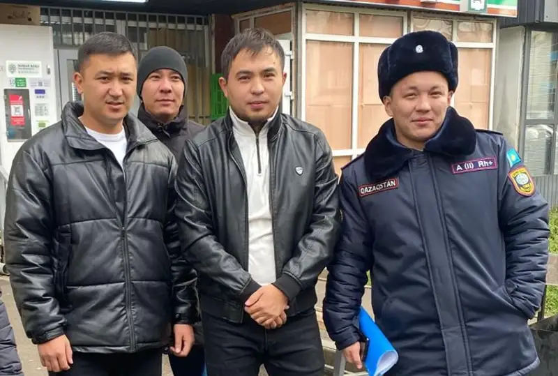 Мужчина спас пенсионера, рискуя своей жизнью в Алматы