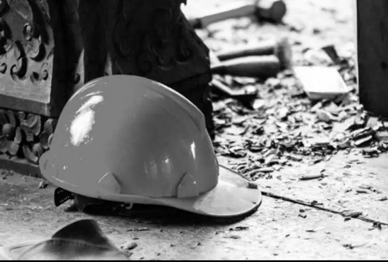 Один человек погиб и трое пострадали при обрушении крыши фабрики в Жамбылской области