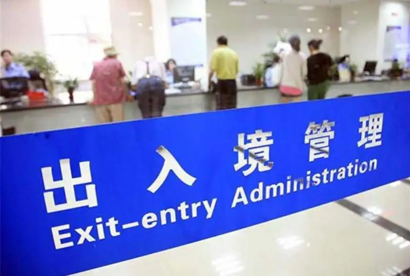 Хитой уч йил ичида биринчи марта сайёҳлар учун ўз чегараларини очди