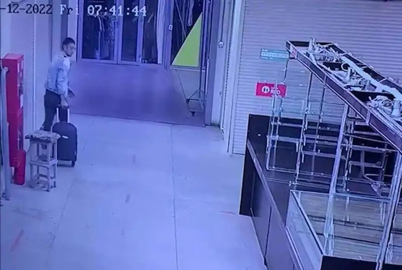 Тайник с похищенным на барахолке золотом найден в Алматы