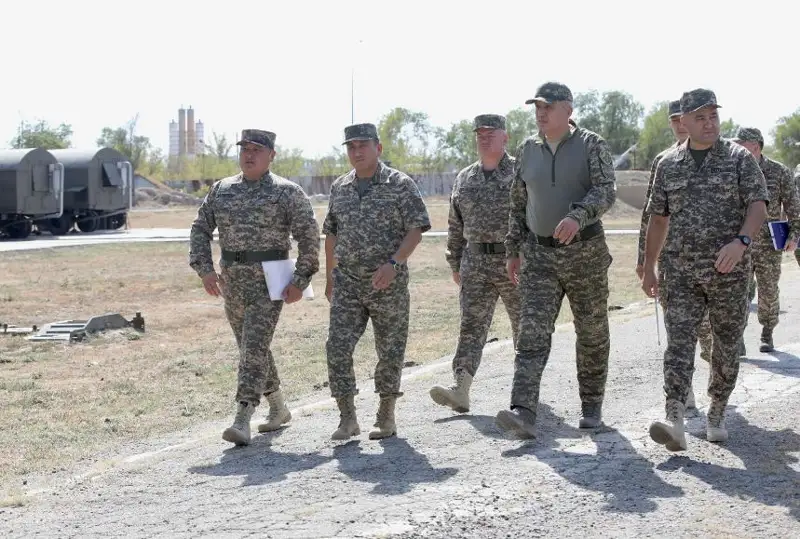 Министр обороны проверил Алматинский региональный гарнизон