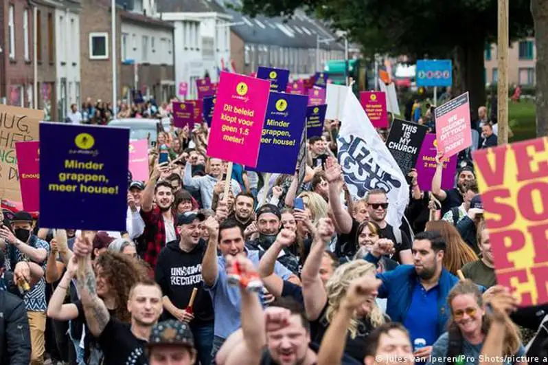 Нидерланд  ижтимоий масофани чеклашни олиб ташлади