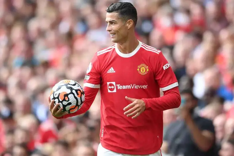 Футбол: Криштиану Роналду голлар сони бўйича жаҳон рекордини янгилади