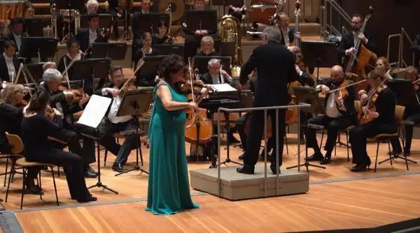 سكريپكاشى ايمان مۇساقوجايەۆا بەرليندە ونەر كورسەتتى