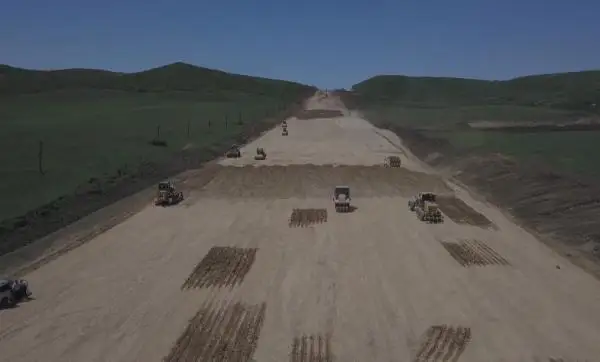 ش ق و- دا قاعازباستىلىقتىڭ كەسىرىنەن جول قۇرىلىسى توقتاپ تۇر