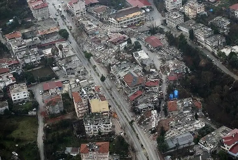 Эпицентри Туркиянинг Қаҳраманмараш шаҳрида бўлган зилзила қурбонлари сони 42,3 минг кишидан ошди