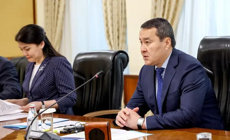 ҚР Бош вазири ЖССТ вакиллари билан тамаки назоратини кучайтириш масаласини муҳокама қилди