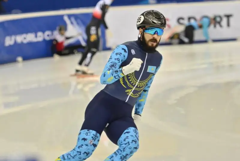 Денис Никиша завоевал золотую медаль на этапе Кубка мира по шорт-треку в Алматы