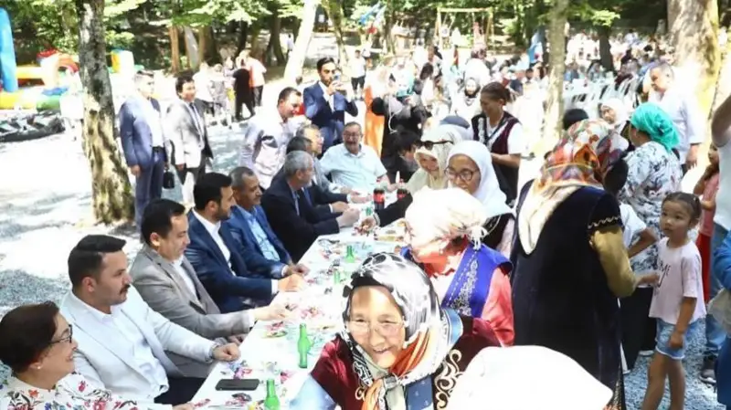 قازاق كوشىنىڭ انادولى توپىراعىنا جەتكەنىنە 70 جىل تولدى - شەتەلدەگى قازاق ءتىلدى ب ا ق- قا شولۋ