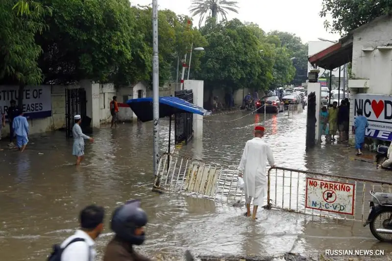Почти 1700 человек стали жертвами муссонных дождей и наводнений в Пакистане