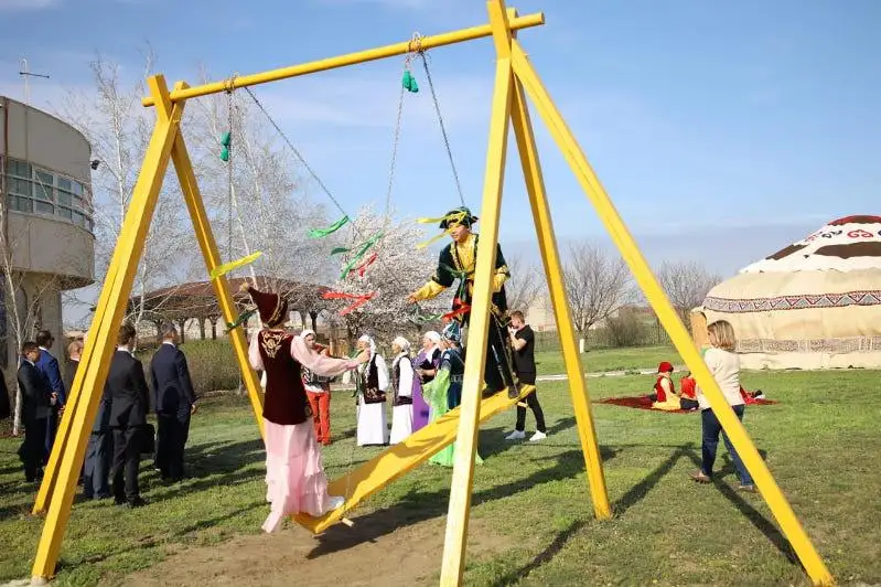 استراحان وبلىسىندا روزا باعلانوۆانىڭ 100 جىلدىعى اتالىپ ءوتتى