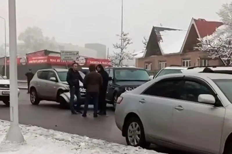 Гололед в Алматы: с утра 25 ДТП и 10 пострадавших