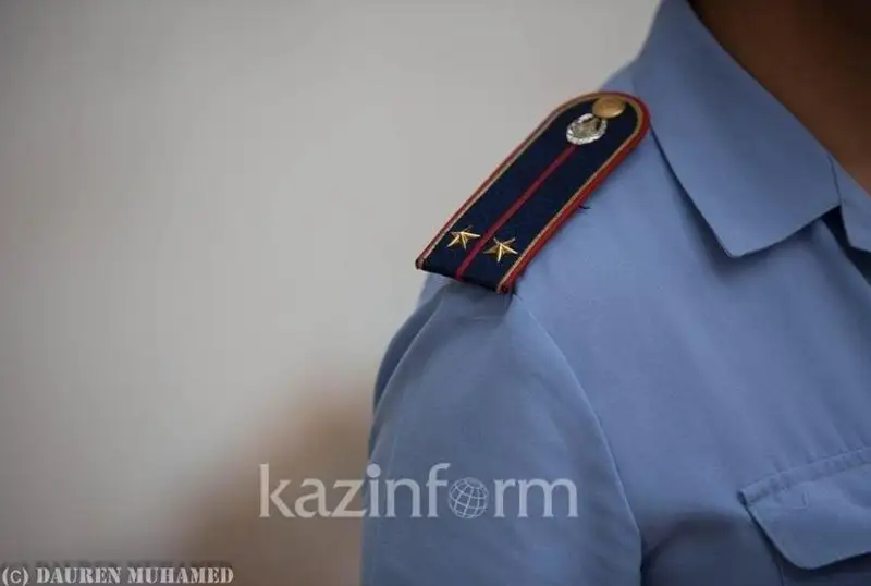 تۇركىستاندا كۇدىكتىنىڭ قىلمىسىن كۇشپەن مويىنداتپاق بولعان پوليسەيلەر قاماۋعا الىندى