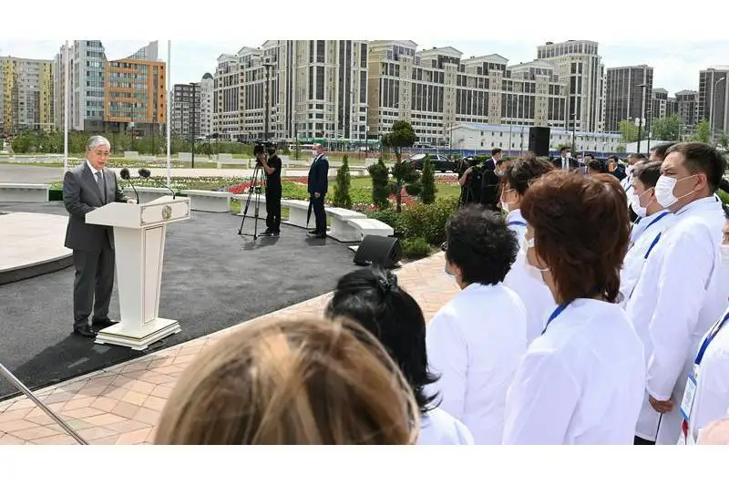 Президент «Қозоғистонда хизмат кўрсатган шифокор» унвонини жорий этишни таклиф қилди