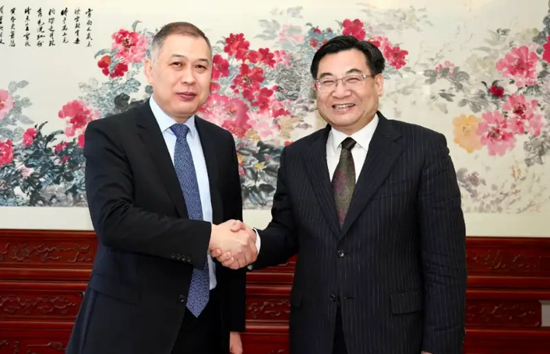 驻华大使努雷舍夫会见中国文化和旅游部部长胡和平