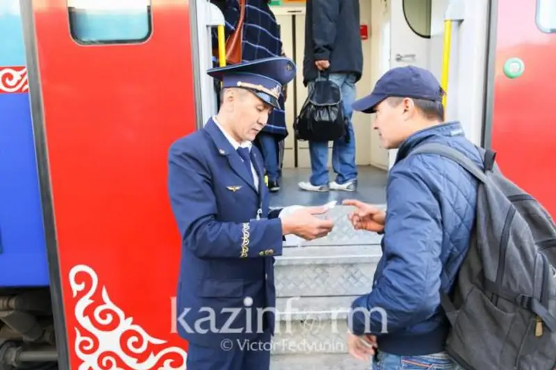 Повысить зарплату железнодорожникам в следующем году пообещал министр