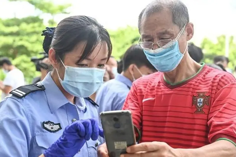 Дунёда коронавирус: Хитой вакцина паспортини тақдим этди, Швецияда дўкон сотувчисиз ишлайди