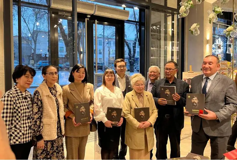 ىبىراي التىنساريننىڭ ءومىرى مەن قىزمەتى جايىندا جاڭا كىتاپ جارىق كوردى