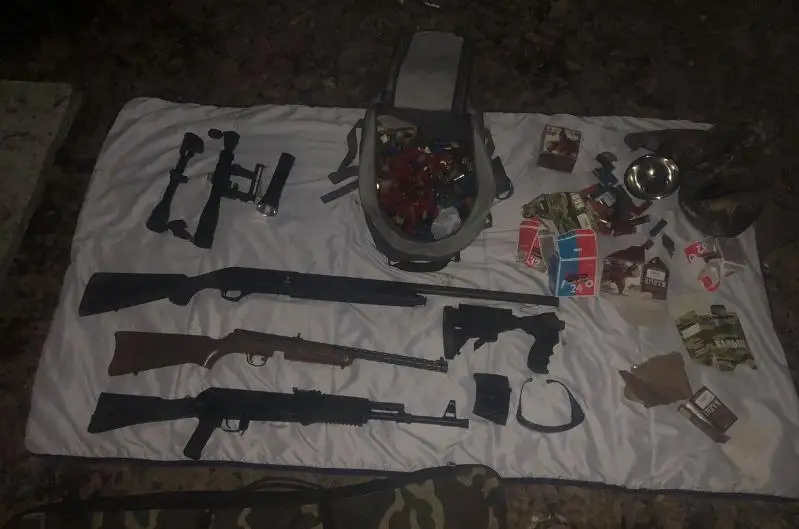 Рецидивиста задержали с награбленным оружием в Алматы