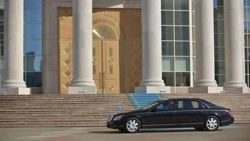 ازەربايجان پرەزيدەنتى استانادا قانداي كولىكپەن ءجۇر؟