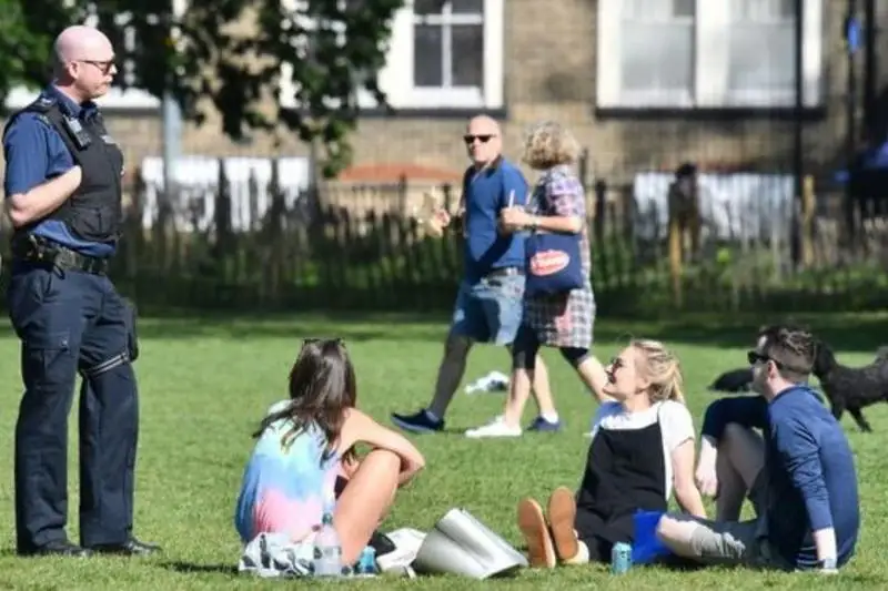 Буюк Британияда одамларнинг  тўпланишига тақиқ жорий этилди