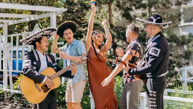 شەتەلدىكتەر ءۇشىن ەڭ مەيىرىمدى 10 مەملەكەت