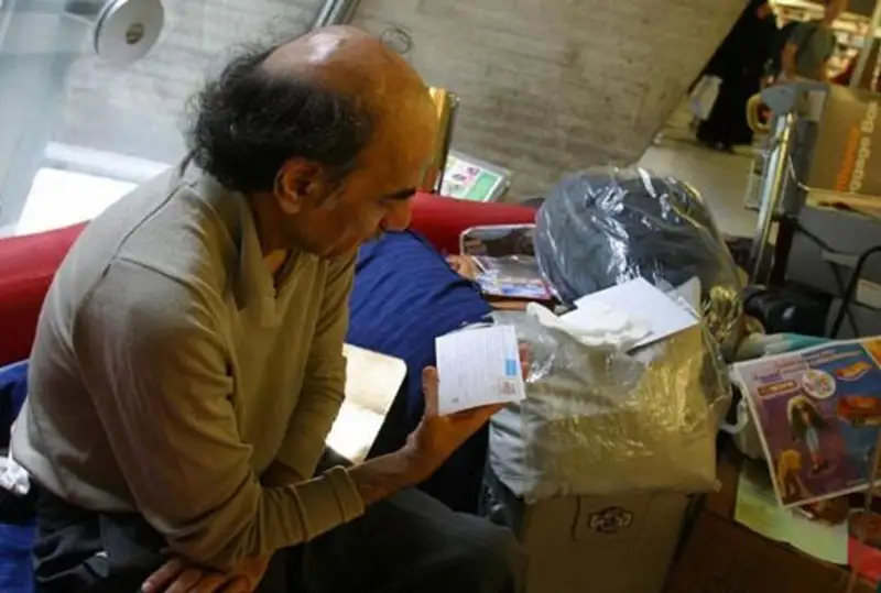 Париж аэропортида 18 йил яшаган эронлик вафот этди