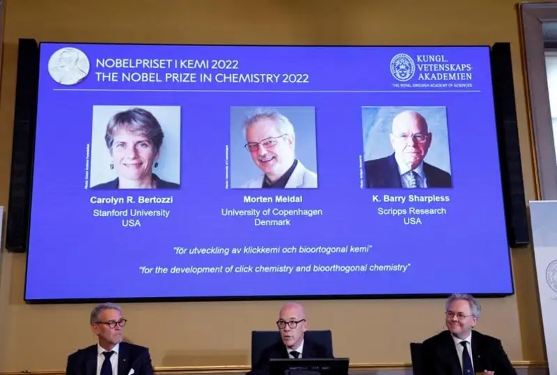 حيميا بويىنشا نوبەل سىيلىعى ءۇش عالىمعا بەرىلدى