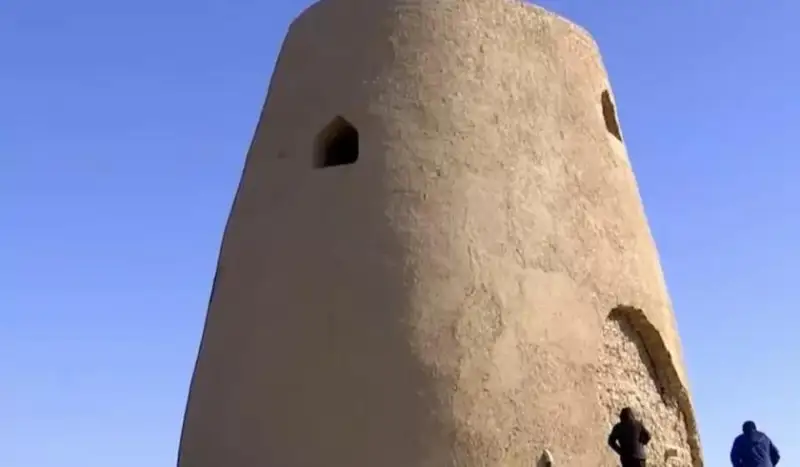 توعىز عاسىر تۇرعان اقبيكەش مۇناراسى ءبىر جوندەۋدەن كەيىن وپىرىلىپ قالدى